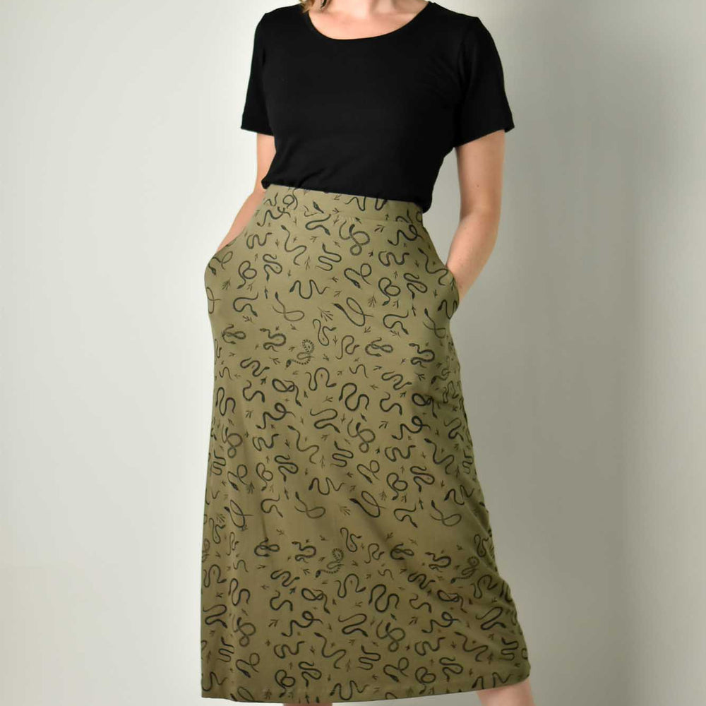 
                  
                    90s Maxi Skirt - Olive Snakes poison-pear
                  
                