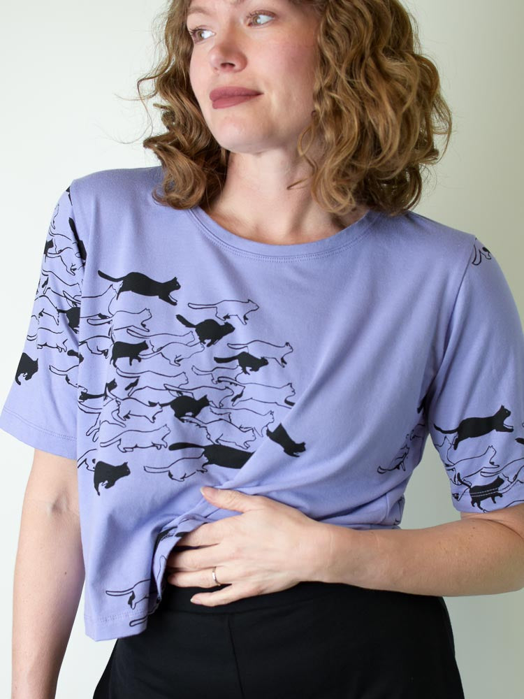 
                  
                    Boxy Crop Tee - Cats poison-pear
                  
                