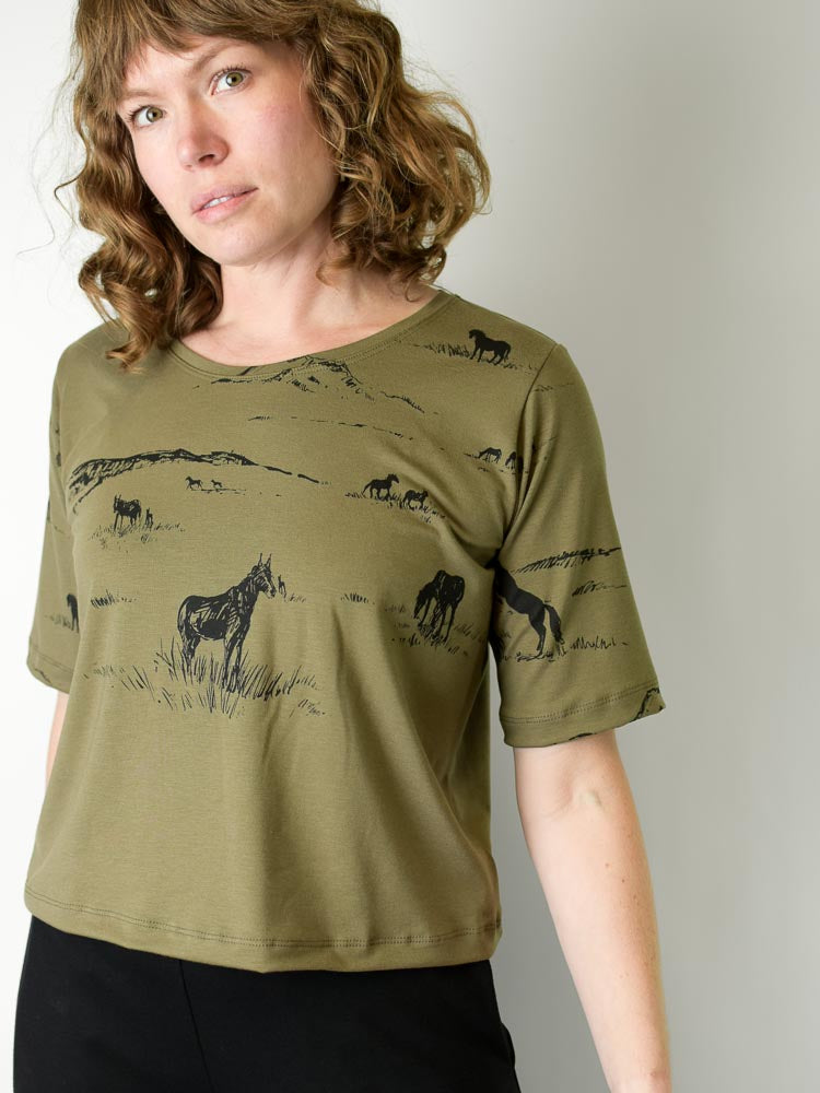 
                  
                    Boxy Crop Tee - Wild Horses poison-pear
                  
                
