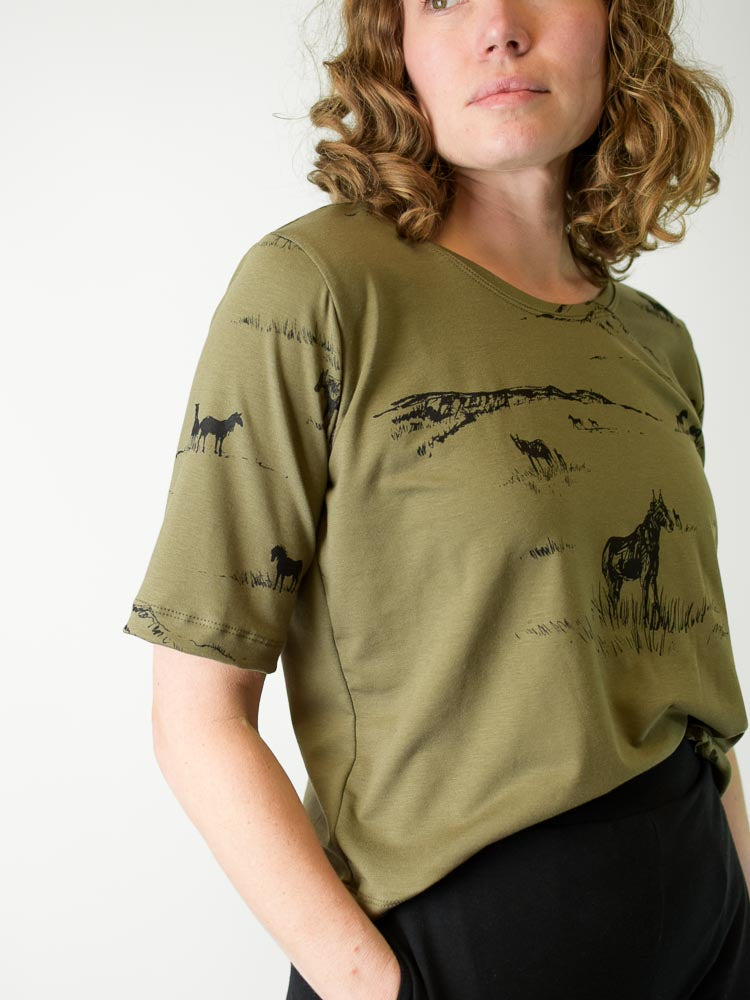 
                  
                    Boxy Crop Tee - Wild Horses poison-pear
                  
                