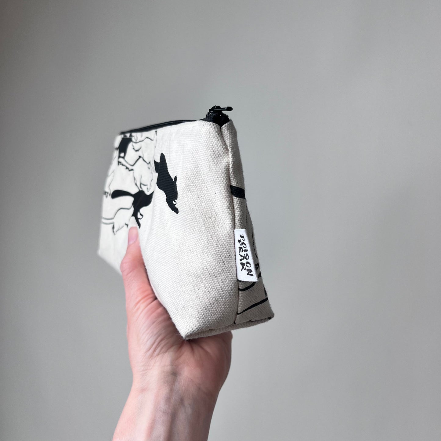 
                  
                    Cat Pouch poison-pear
                  
                