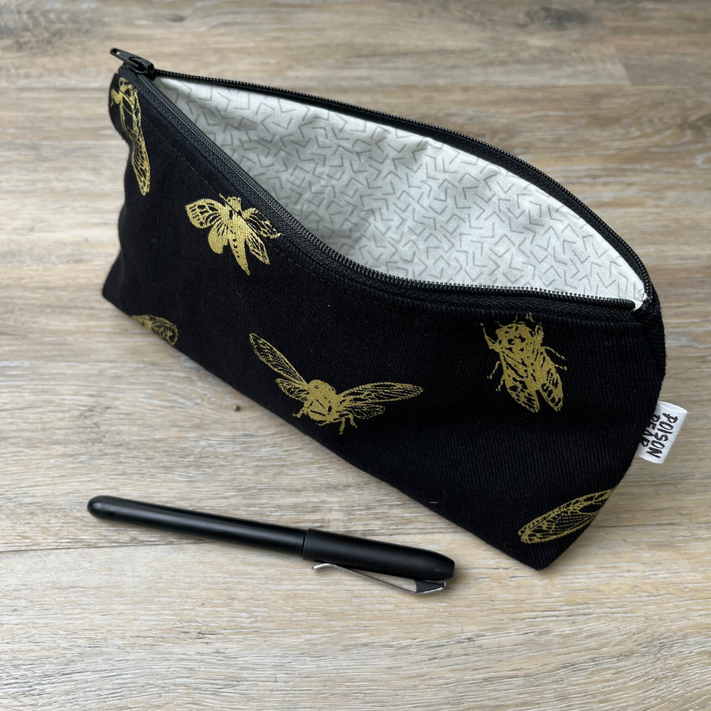 Cicada Pouch poison-pear