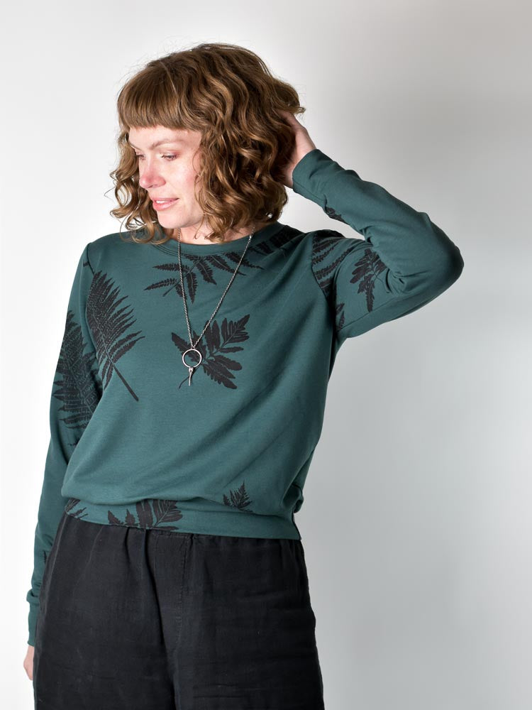 
                  
                    Cropped Sweatshirt - Ferns poison-pear
                  
                