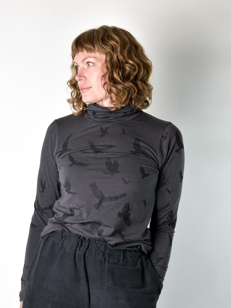 Crow Turtleneck poison-pear