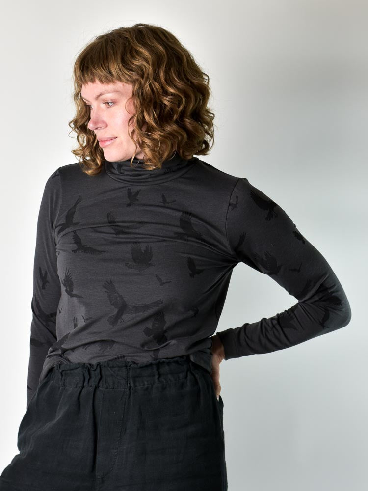 Crow Turtleneck poison-pear