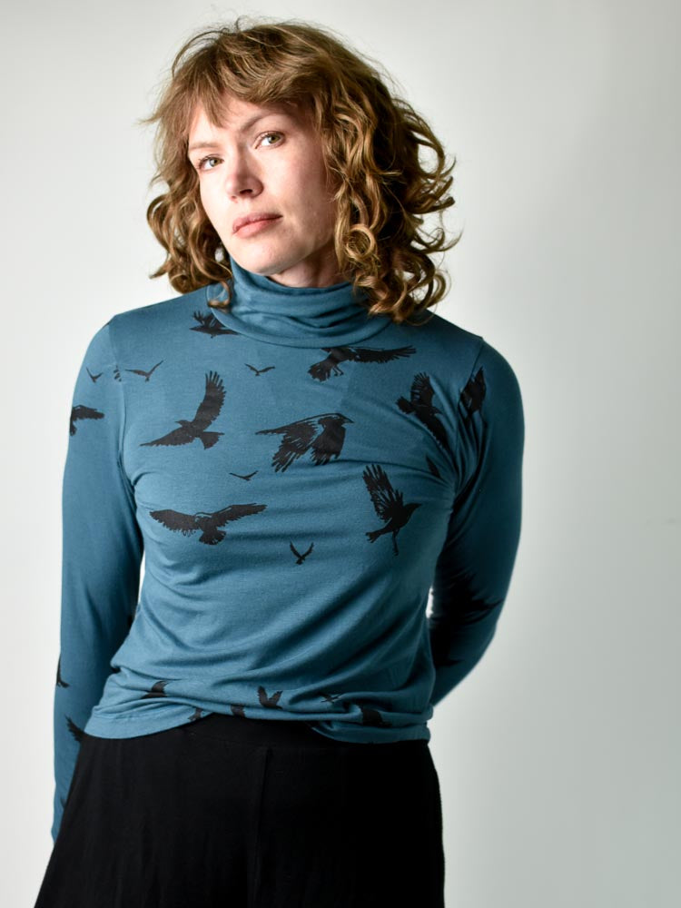 
                  
                    Crow Turtleneck poison-pear
                  
                