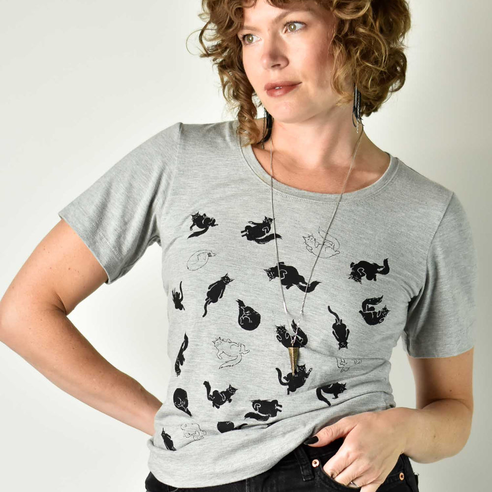 
                  
                    Fitted Short Sleeve - Lazy Cats Grey poison-pear
                  
                