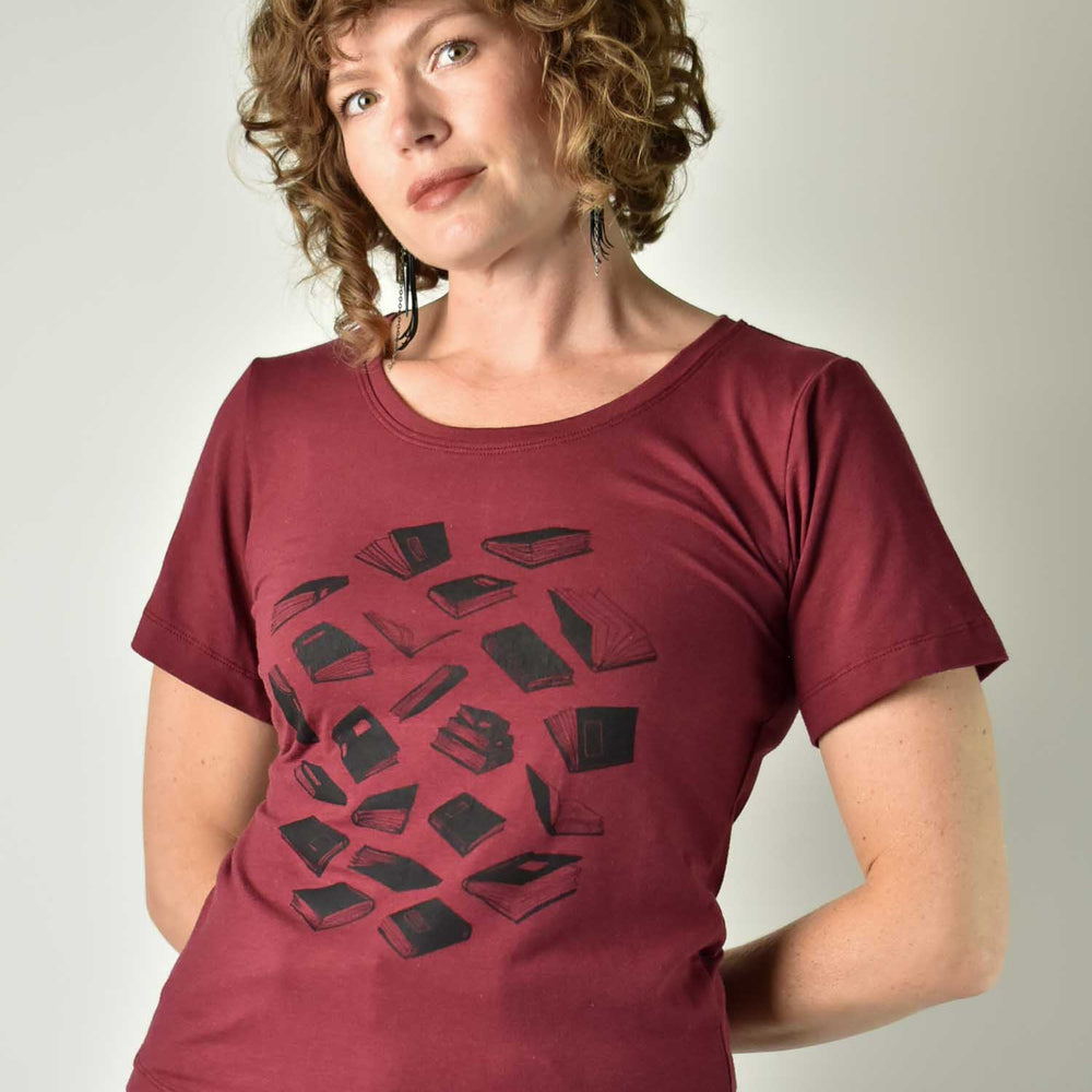 
                  
                    Fitted Short Sleeve - Merlot Books poison-pear
                  
                