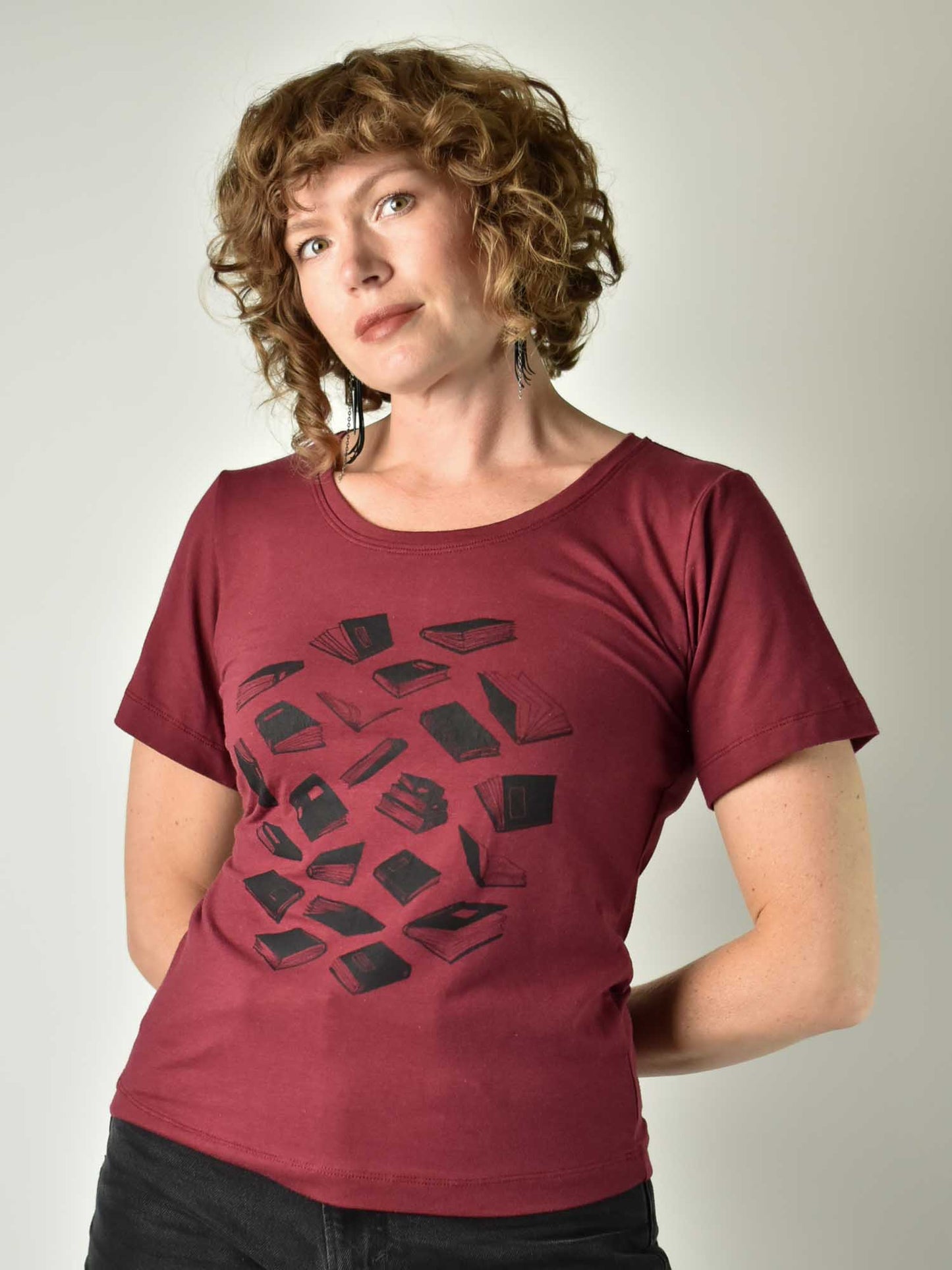 
                  
                    Fitted Short Sleeve - Merlot Books poison-pear
                  
                