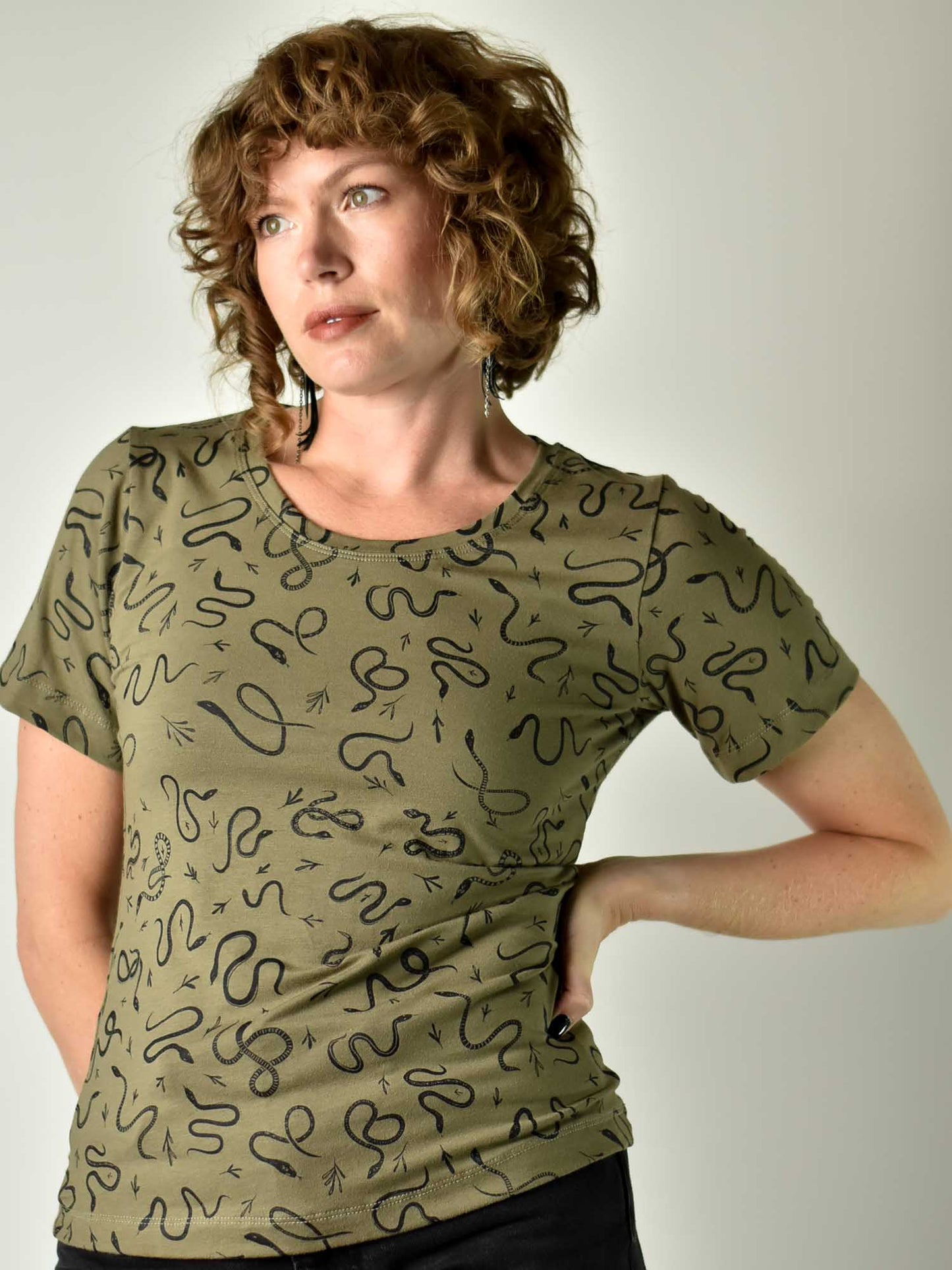 
                  
                    Fitted Short Sleeve - Olive Snakes poison-pear
                  
                