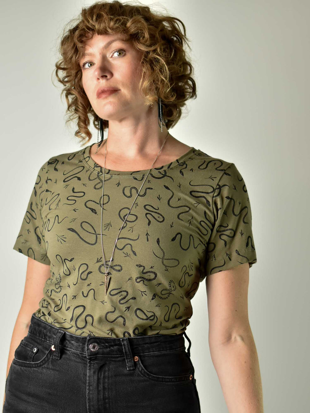 Fitted Short Sleeve - Olive Snakes poison-pear