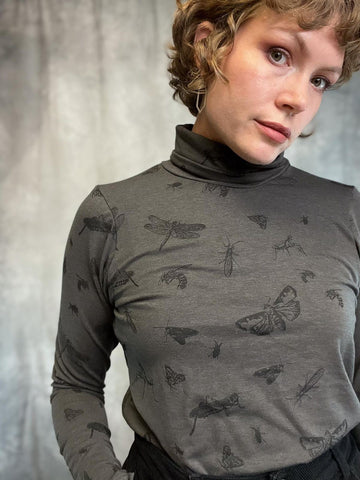Grey Entomology Turtleneck poison-pear