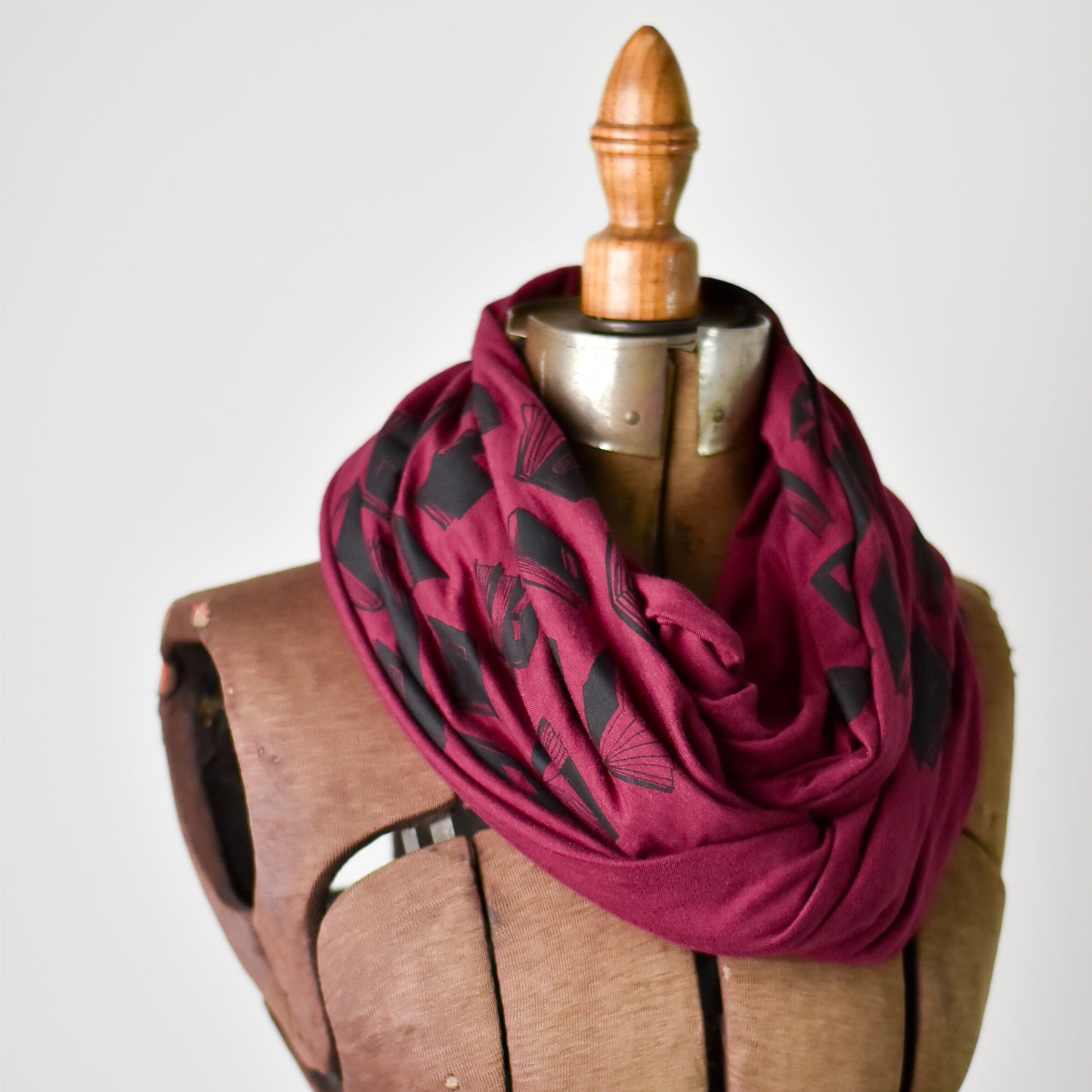 Infinity Scarf - Books poison-pear