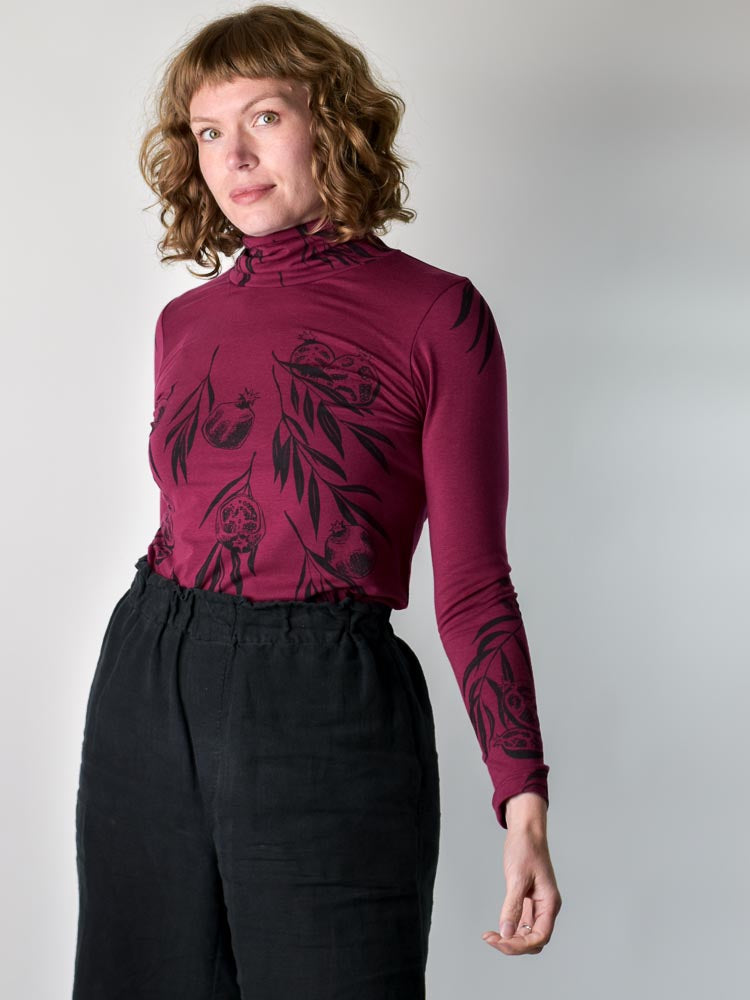 Pomegranate Turtleneck poison-pear
