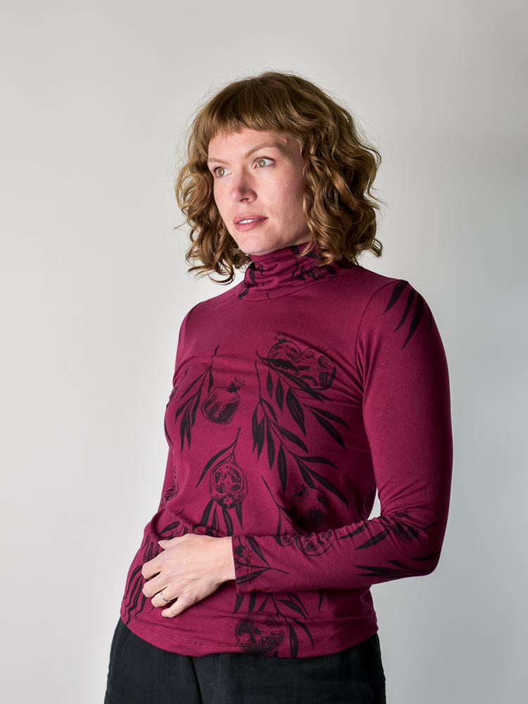 
                  
                    Pomegranate Turtleneck poison-pear
                  
                