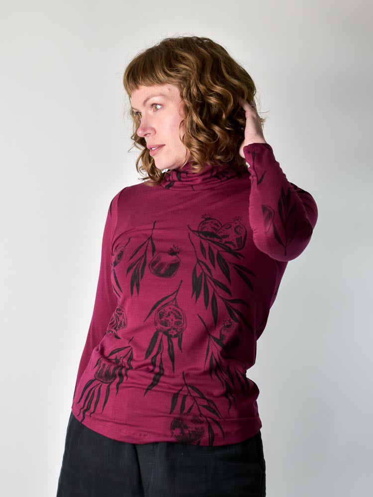 
                  
                    Pomegranate Turtleneck poison-pear
                  
                