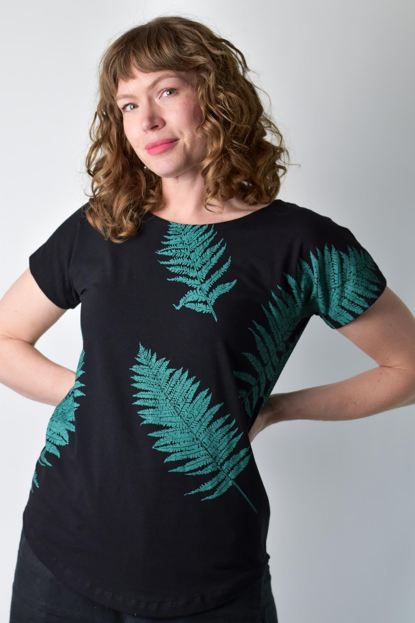 
                  
                    Simple Tee - Ferns on Black poison-pear
                  
                