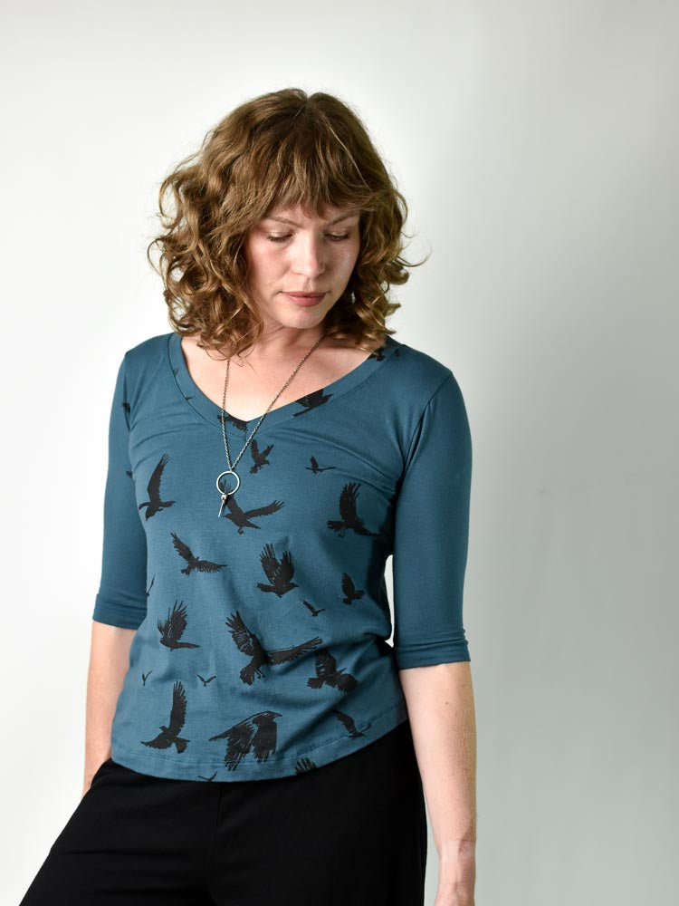 
                  
                    V-neck Top - Crows poison-pear
                  
                