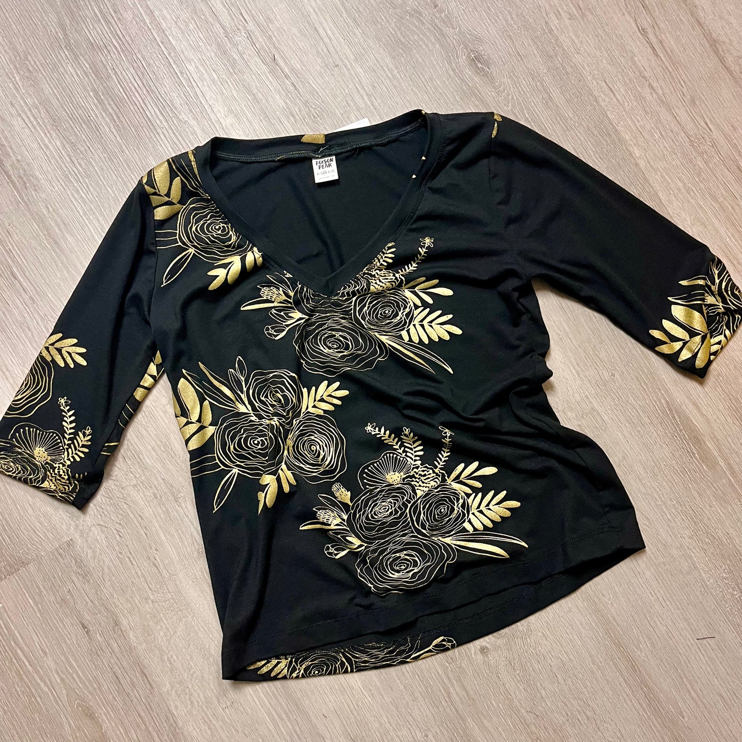 
                  
                    V-neck Top - Gold Floral poison-pear
                  
                