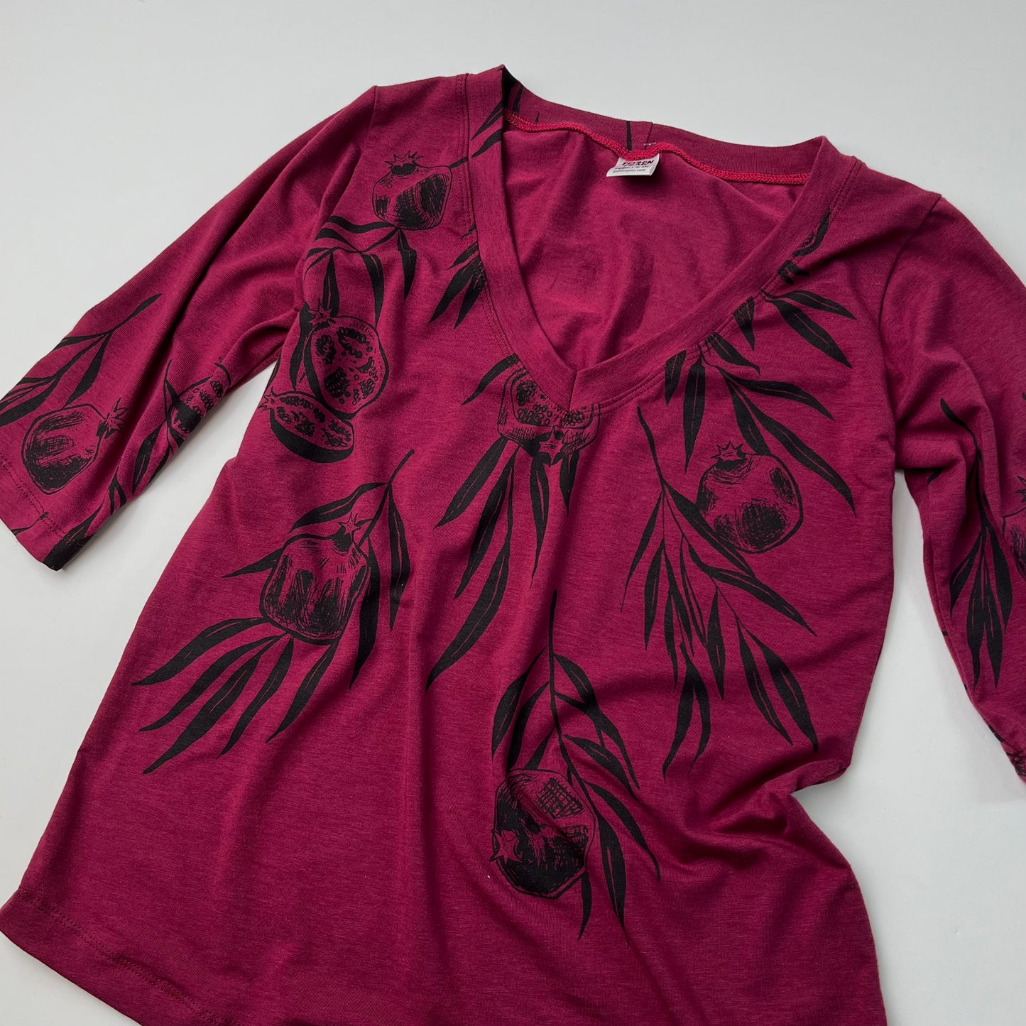 
                  
                    V-neck Top - Pomegranate poison-pear
                  
                