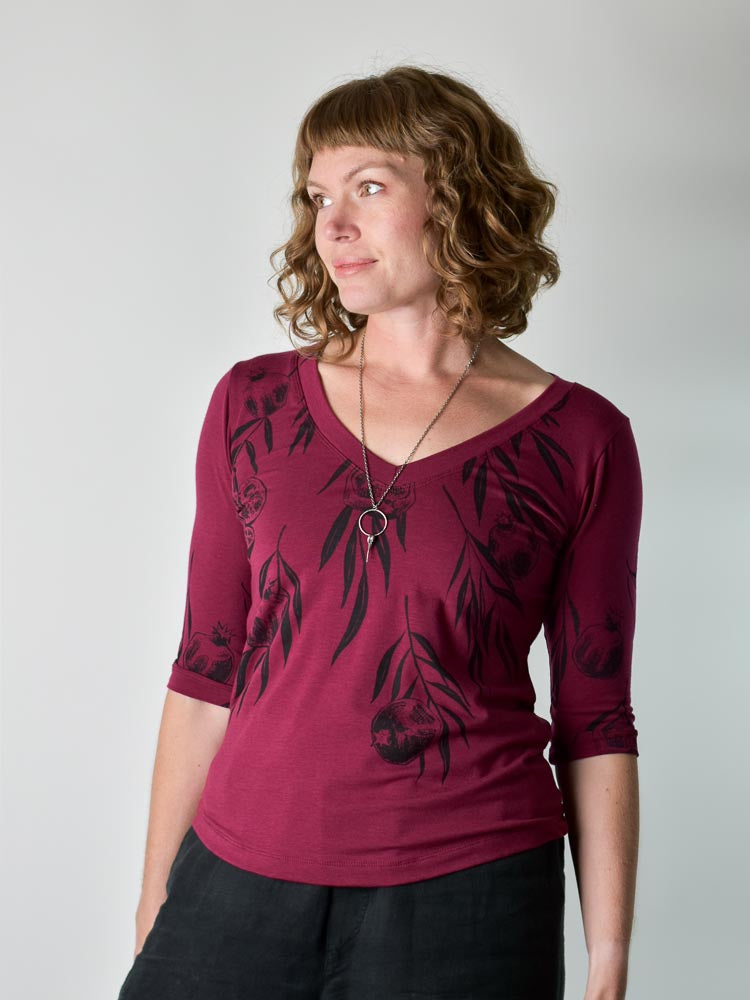 
                  
                    V-neck Top - Pomegranate poison-pear
                  
                