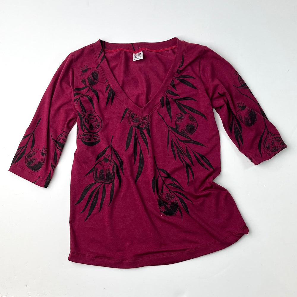 
                  
                    V-neck Top - Pomegranate poison-pear
                  
                