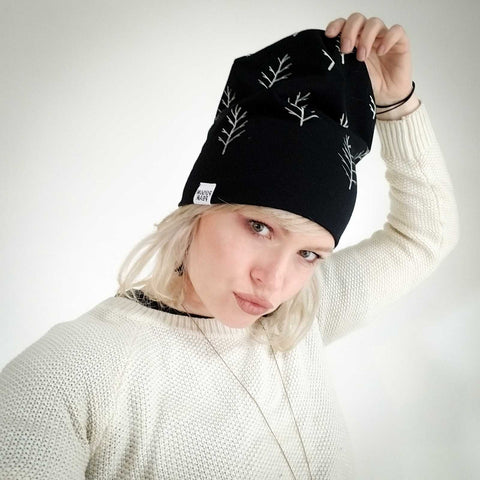 Slouchy Hat - Black Twigs poison-pear